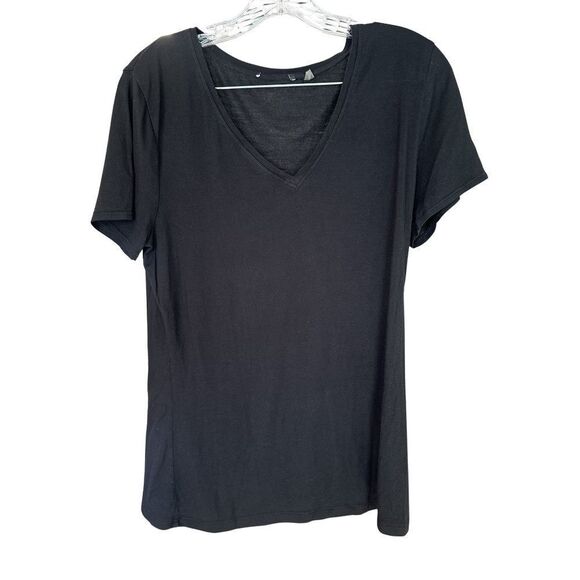 Black V-Neck Short Sleeve Top SOFT!!!  Lightweight  Size Large - Picture 1 of 6